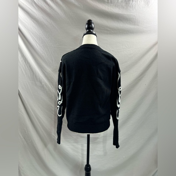 Black/White Floral Pattern Drop Shoulder Sweater - Picture 9 of 9